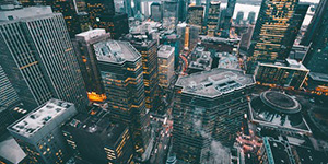 住宅、工業、商業地產開發，建筑工程、工業制造、礦業開采、生物制藥、能源開發、資本運營、金融服務、經貿商貿、餐飲娛樂等為一體的多元化大型股份制企業...